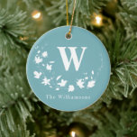 Décoration En Céramique Monogramme classique Nom Turquoise Floral Wreath C<br><div class="desc">Cet élégant ornement d'arbre de Noël porte votre nom et monogramme ainsi qu'une jolie couronne fleurie en vert turquoise et blanc.</div>