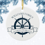 Décoration En Céramique Monogramme de roue marine de bateau de croisière s<br><div class="desc">Chic cadeau de Noël de vacances d'été personnalisé pour votre croisière sur la mer avec un volant bleu marine. Ce design sur le thème nautique est parfait pour les familles de fidèles mariés de classe pour commémorer le voyage spécial. Personnalisez avec votre nom de famille et votre année.</div>