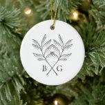 Décoration En Céramique Monogramme végétal minimaliste Mariage Keepsaké<br><div class="desc">Un design minimaliste botanique rustique monogramme mariage. Un design simple qui utilise des croquis botaniques de style vintage de feuilles pour créer un monogramme classique élégant. Un charmant jardin noir et blanc avec des touches rustiques et une typographie stylisée élégante. Un élégant décor de Noël de mariage avec des éléments...</div>