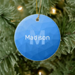 Décoration En Céramique Motif de maillage géométrique bleu clair<br><div class="desc">Motif en maille géométrique gris clair Monogramme Arbre de Noël en céramique Ornement. Monogramme Personnalisez avec votre initiale et votre nom personnalisés. Maille géométrique triangulaire avec dégradé bleu foncé clair design moderne.</div>