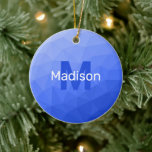 Décoration En Céramique Motif de maillage géométrique bleu foncé<br><div class="desc">Motif en maille géométrique bleu foncé Monogramme Arbre de Noël en céramique Ornement. Monogramme Personnalisez avec votre initiale et votre nom personnalisés. Maille géométrique triangulaire avec dégradé bleu foncé clair design moderne.</div>
