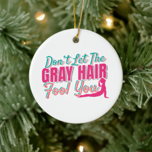 Décoration En Céramique Ne laissez pas les cheveux gris vous tromper Citat
