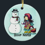 Décoration En Céramique neigeuse Snowman<br><div class="desc">snowGirl Snowman nom personnalisé ornement par ArtMuvz Illustration. Correspondance personnalisée bonhomme de neige cadeaux et vêtements. Pour personnaliser,  ajoutez votre nom ou ajoutez du texte à la place.</div>