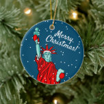 Décoration En Céramique New York Statue of Liberty Santa Claus Christmas<br><div class="desc">New York Statue of Liberty Santa Claus Christmas tree Ornament. Personalized round ornament with funny Holiday drawing. Make your own x-mas decoration and decor. Includes string for hanging it up. Upload your own photo or add text on the back optionally. Unique gift idea for friends and family. Patriotic design with...</div>