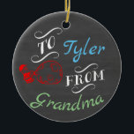 Décoration En Céramique Noël Chalkboard Nom de l'organisme<br><div class="desc">Nom du tableau de Noël Ornement. Accrochez-vous à l'arbre de Noël ou offrez-en un cadeau. Les images utilisées sur cet article sont sous licence officielle / © Graphics Factory.com</div>