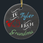 Décoration En Céramique Noël Chalkboard Nom de l'organisme<br><div class="desc">Nom du tableau de Noël Ornement. Accrochez-vous à l'arbre de Noël ou offrez-en un cadeau. Les images utilisées sur cet article sont sous licence officielle / © Graphics Factory.com</div>