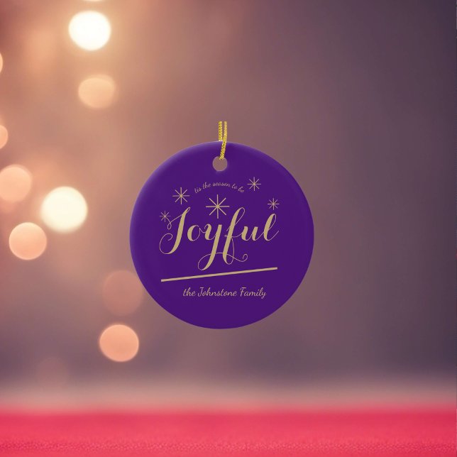 Décoration En Céramique Noël Joyful Script Nom de famille Modern Chic (Mark this holiday season with this Beautiful and Joyful purple & gold  ceramic ornament.)