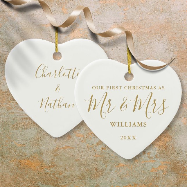 Décoration En Céramique Notre premier Noël M. Mrs. Gold Signature Script (Our First Christmas Mr Mrs Gold Signature Script Ceramic Ornament)