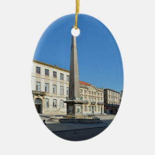 Décoration En Céramique Obélisque d'Arles en France