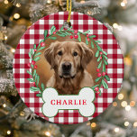 Décoration En Céramique Photo Chien rouge et blanc à plaid Photo Couronne<br><div class="desc">Ajoutez une touche rustique à votre décor de vacances avec ce ornement personnalisé de chien en plaid de buffle rouge et blanc. Doté d'une couronne festive de feuilles verts et de baies entourant la photo de votre animal de compagnie, cet ornement est parfait pour les amoureux de les chiens qui...</div>