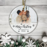 Décoration En Céramique Photo de famille Joyeux Noël Script Snowflakes<br><div class="desc">Elégant Noir Blanc-Main Lettré Script "Joyeux Noël" Ornement Photo de famille. Comprend une photo de famille, un texte de Noël joyeux qui est écrit dans un script de calligraphie manuscrit, des flocons de neige et l'année sur la superposition de photo (en noir et blanc). Facile à personnaliser. Conseil photo :...</div>