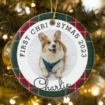 Décoration En Céramique Photo de Noël de l'animal de compagnie<br><div class="desc">Premier ornement photo de Noël conçu sur mesure avec photo et nom de l'animal sur l'arrière - plan de Noël festif.</div>