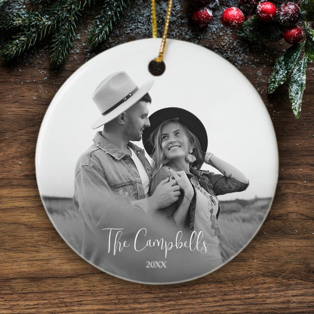 Décoration En Céramique Photo de Noël moderne noir et blanc Couple (Modern Black And White Christmas Photo Couple Ceramic Ornament)
