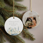 Décoration En Céramique Photo Mariage Skyline de New York<br><div class="desc">L'aquarelle peinte à New York City,  ornement de skyline,  fait le moment mariage idéal à ouvrir année après année. Suite de mariage complète correspondante disponible. Tableau d'Annie Montgomery Design</div>