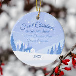 Décoration En Céramique Premier Noël dans notre nouvelle maison d'hiver pe<br><div class="desc">Ce magnifique décor de Noël personnalisé est personnalisé avec votre adresse et année en élégante typographie bleue cursive sur un paysage pittoresque dessiné d'une ville d'hiver couverte de neige et entourée de jolis sapins. Joli cadeau de vacances et cadeau de ménage.  Premier Noël dans notre nouvelle maison.</div>