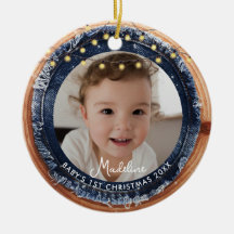 Premier Noël de bébé en denim rustique avec lumièr