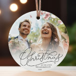 Décoration En Céramique Premier Noël M. et Mme Newlyweds Mariage Photo<br><div class="desc">Découvrir les couloirs avec "Premier Noël Mr. Et l'ornement photo de Mme. Célébrez le bonheur des jeunes mariés avec votre touche personnalisée sur cette élégante conception de script en lettres à la main moderne! 🎄 ✨ 💍 #JoieMariéeNouvelle #SouvenirsPersonnalisés</div>