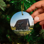 Décoration En Céramique Premier Noël mignon dans notre nouvelle maison Pho<br><div class="desc">Notre premier Noël dans notre nouvelle maison : une police mignonne et un design simple pour ce cadeau d'ornement photo. Pour customiser avec votre photo préférée. Vous pouvez aussi facilement changer la couleur de la police à votre goût. Un cadeau parfait pour le ménage ou une tenue de famille pour...</div>