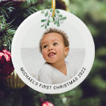 Décoration En Céramique Première photo de Noël de bébé personnalisée en cé<br><div class="desc">Cet ornement moderne de Noël est décoré d'aquarelle et d'orteils. Facilement personnalisable avec votre photo, nom et année. Utilisez l'outil de conception pour modifier la taille, le style ou la couleur du texte. Parce que nous créons notre oeuvre, vous ne trouverez pas cette image exacte d'autres designers. Aquarelle originale ©...</div>