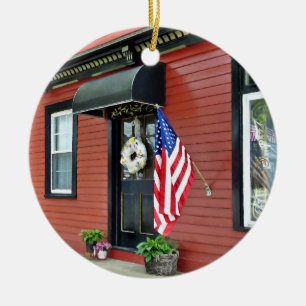 Décoration En Céramique Printemps Froid, NY - Rue Avec Bâtiment Rouge