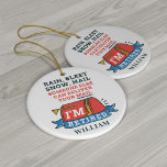 Décoration En Céramique Retraité Postal Worker Custom Mailman Retraite<br><div class="desc">Mignonne et amusante femme du courrier de retraite partez en cadeau pour le travailleur postal qui prend sa retraite après un long service de livraison de tous ces courriels dans toutes les conditions météorologiques. Ajoutez un nom en cliquant sur le bouton "Personnaliser" ci-dessus. Grande idée cadeau de se souvenir de...</div>