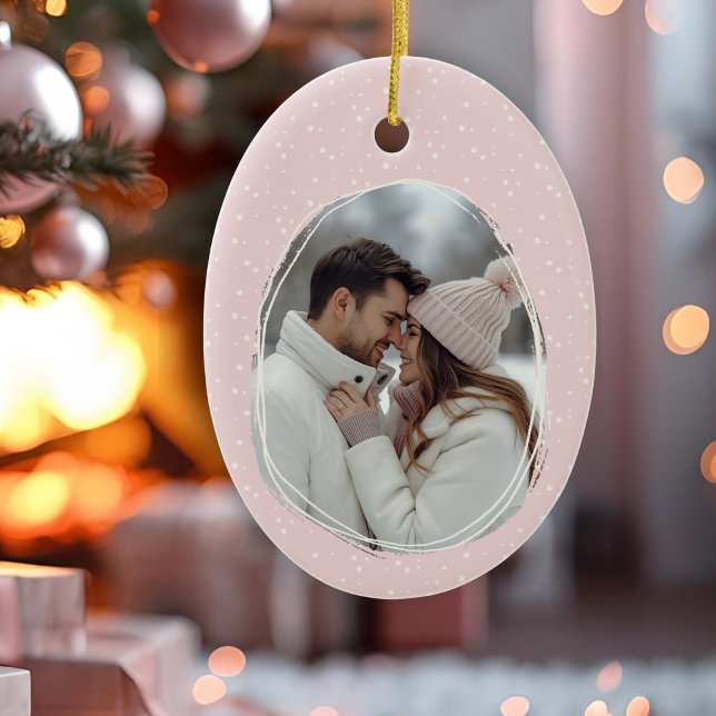 Décoration En Céramique Romantique main rose dessinée cadre rustique photo (Rustic hand drawn pink snow photo oval ceramic Christmas ornament)