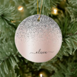 Décoration En Céramique Rose Gold<br><div class="desc">Or rose - Blush Pink and Silver Faux Foil Metallic Sparkle Parties scintillant brossé Monogramme en métal Nom et ornement de Noël initial. Cela rend le cadeau parfait pour 16 ans,  mariage,  douche nuptiale,  anniversaire,  baby shower ou bachelorette pour quelqu'un qui aime le luxe glam et les styles chic.</div>