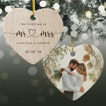 Décoration En Céramique Rustic M. et Mme Mariage Photo<br><div class="desc">Embrace Rustic Charm : Célébrez votre journée spéciale avec cet Ornement en céramique photo Rustique Faux Wood Mr et Mrs Mariage. Conçu pour imiter le charme du bois, il dégage chaleur et caractère. Gravé du "Mr. & Le sentiment de Mme dans une police pittoresque, ce ornement en forme de coeur...</div>