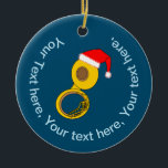 Décoration En Céramique Santa Hat Tuba<br><div class="desc">Un sousaphone portant un casquette Père Noël est un cadeau amusant pour les musiciens tuba,  les professeurs de musique et les élèves de la chorale tuba,  des groupes de concert et de marche à Noël et les fêtes d'hiver.</div>