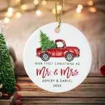 Décoration En Céramique Script de pinceau vert Premier Camion rouge de Noë<br><div class="desc">Brosse verte moderne Notre premier Noël en tant que M. et Mme. - Aquarelle Vintage de camion rouge</div>