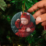 Décoration En Céramique Simple Notre premier Noël en grand-parents Photo<br><div class="desc">Un design simple et moderne pour ce cadeau d'ornement photo. Pour customiser avec votre photo préférée. Vous pouvez aussi facilement changer la couleur de la police à votre goût. Parfait pour célébrer votre premier Noël comme nouveaux grands-parents.</div>