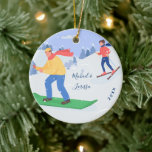 Décoration En Céramique Snowboard & Ski Extreme Winter Sports Couple<br><div class="desc">Ce joli ornement ferait un magnifique décor d'arbre de Noël pour un couple,  qui sont dans les sports d'hiver extrêmes! Ajoutez facilement les noms et l'année souhaités en cliquant sur l'option "personnaliser ce modèle".</div>