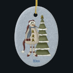 Décoration En Céramique Snowman<br><div class="desc">Ce bonhomme de neige de style sucré et primitif porte un long chapeau de Père Noël, des étoiles pour les boutons et une belle écharpe chaude. Il se tient à côté d'un arbre couvert de neige contre un arrière - plan de tourbillons bleus de neige. L'arrière de l'ornement a le...</div>