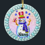 Décoration En Céramique Snowman Bird Friend révisé<br><div class="desc">Snowman Bird Friend révisé nom de coussin ornement, t-shirt, chemise de bonhomme de neige, vêtements, cadeaux par ArtMuvz Illustration. T-shirt Snowman pour anniversaire et cadeau de noël.Pour personnaliser ajoutez votre nom ou ajoutez du texte à la place. Customisez ce ornement de bonhomme de neige pour le rendre unique à vous...</div>