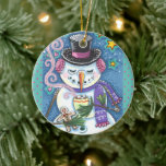 DÉCORATION EN CÉRAMIQUE SNOWMAN, GINGERPREAD MAN & MUG OF CHOCOLAT CHAUD<br><div class="desc">HEUREUX DE VOUS REGARDER EN PROFITANT DES PLAISIRS D'HIVER. ORNEMENT DE FEMME DE NEIGE BLANC ET CHARMANT * Personnaliser ... ..Chercher Les Objets Correspondants Susan Brack Designs</div>