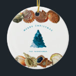 Décoration En Céramique Summer Christmas Beach Seashell Nom personnalisé<br><div class="desc">Un design de Noël d'été unique en utilisant des vagues de plage pour remplir le sapin de Noël et les coquillages comme frontière. Idéal pour les cadeaux de Noël et la décoration. Customisez l'ornement de Noël avec votre texte et faites-le vous-même.</div>