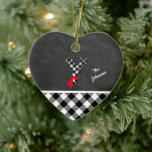 Décoration En Céramique Tableau noir blanc Plaid Reindeer Chalkboard Perso<br><div class="desc">Ce tableau noir est décoré de plaid noir et blanc,  avec un renne assorti... orné d'un foulard rouge festif !  Personnalisez-vous avec le nom de votre ou de votre être cher. Les styles,  les tailles et les couleurs du texte peuvent être modifiés ; à l'aide du menu modifier.</div>