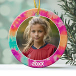 Décoration En Céramique Tie Dye Bordure avec photo et année - rose turquoi<br><div class="desc">Ajoutez une photo à ce joli décor de vacances,  parfait pour les enfants. Une bordure colorée et amusante de teinture à cravate fait un ornement mémorable pour votre arbre. Une police minimale moderne pour l'année avec un endroit pour télécharger 1 photo carré.</div>