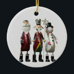 Décoration En Céramique Tin Père Noël, Soldat et Snowman<br><div class="desc">Cet ornement d'arbres colorés présente des personnages traditionnels de Noël,  le Père Noël,  un soldat à l'ancienne et un bonhomme de neige,  tous fabriqués à partir d'étain.</div>