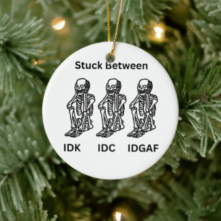 Décoration En Céramique Trois squelettes avec IDK, IDC, IDGAF sur un Noël