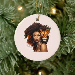 Décoration En Céramique Une femme afro-américaine avec un lion majestueux