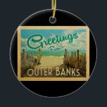 Décoration En Céramique Vintage voyage de plage de Banks<br><div class="desc">Ce design de carte postale vintage Greutings From Outer Banks comprend une plage de sable avec une belle eau turquoise de l'océan et au-dessus de la mer,  un ciel bleu avec des nuages blancs lustrés. Dans un style de voyage vintage.</div>