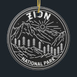 Décoration En Céramique Zion National Park Utah Vintage Monoline<br><div class="desc">Design monoline du parc national de Zion. Le parc est une réserve naturelle du sud-ouest de l'Utah qui se distingue par les falaises rouges abruptes de Zion Canyon.</div>