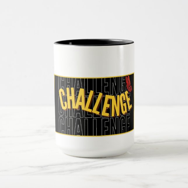 Défi de typographie jaune noir Mug (Centre)