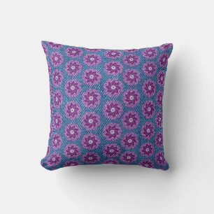 Dénim effet et fleurs violettes bleu coussin