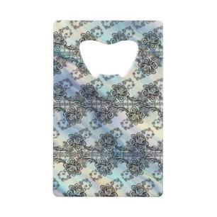 Dentelle noire sur courants pastel