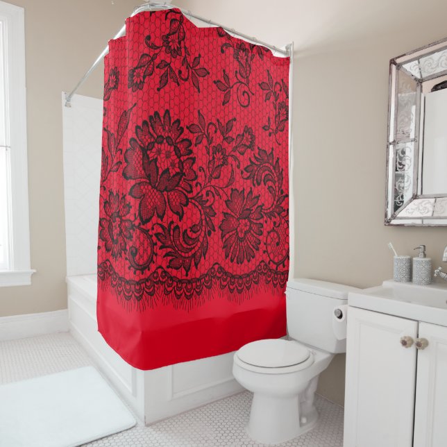 Dentelle noire sur rideau de douche rouge (En situation)