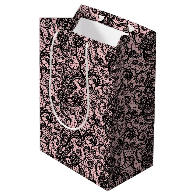 Dentelle noire sur sac cadeau rose pâle moyen (Dos Angle)