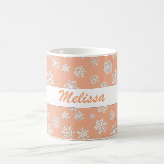 Des flocons de neige blancs sur une tasse de café  (Centre)