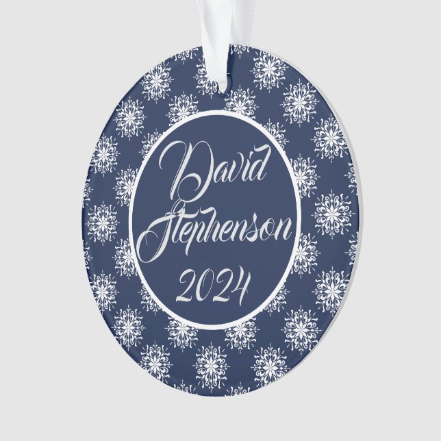 Des flocons de neige gelés sur un ciel bleu de min (devant)